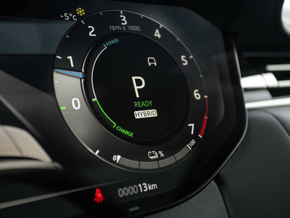 Land Rover Range Rover SE 2025-16