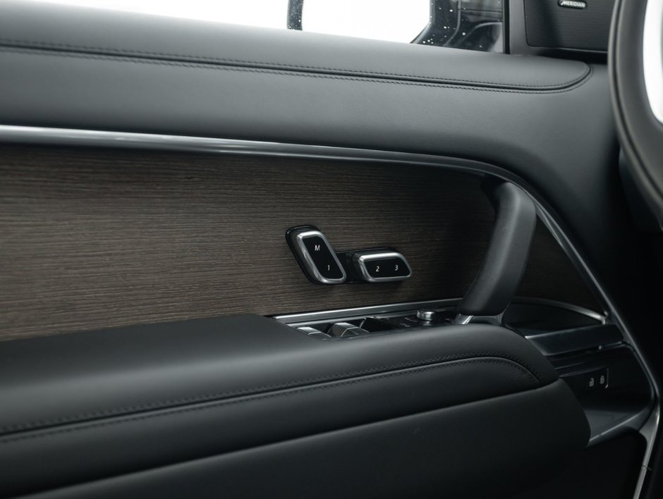 Land Rover Range Rover SE 2025-10