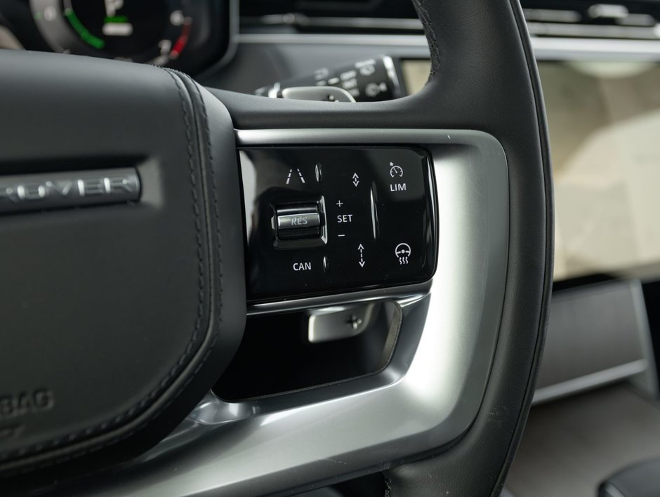 Land Rover Range Rover SE 2025-18
