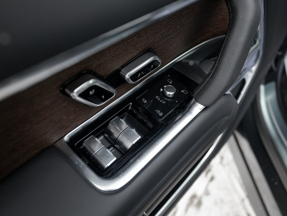 Land Rover Range Rover SE 2025-13