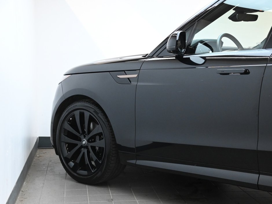 2024 Land Rover Range Rover Sport Dynamic SE-30