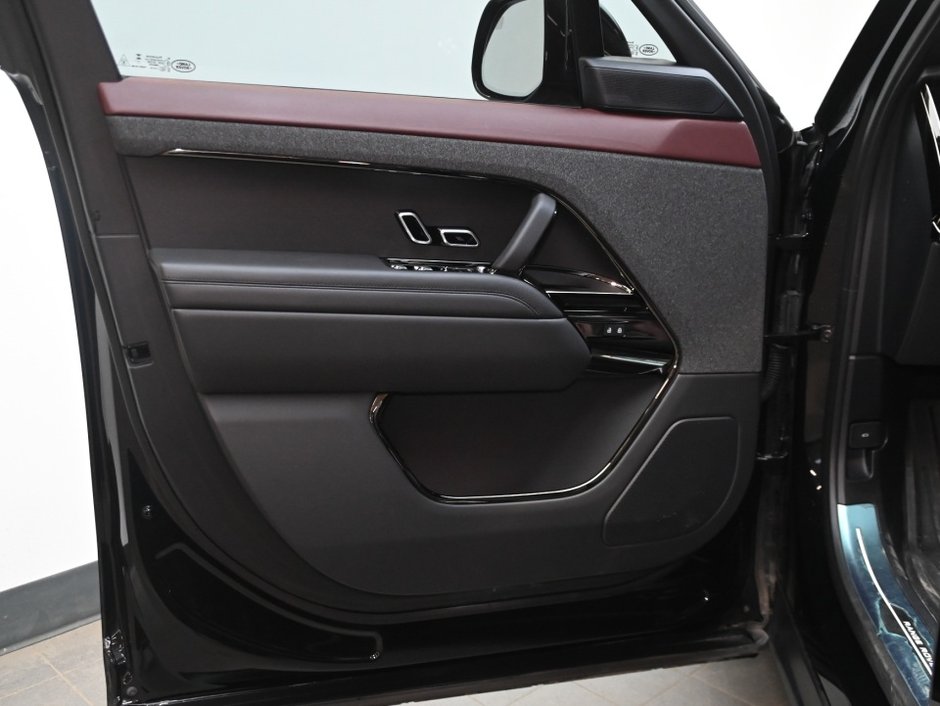 2025 Land Rover Range Rover Sport Dynamic SE-8