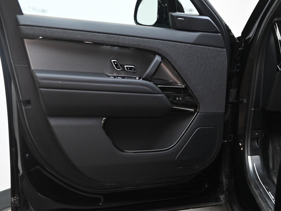 2025 Land Rover Range Rover Sport Dynamic SE-8