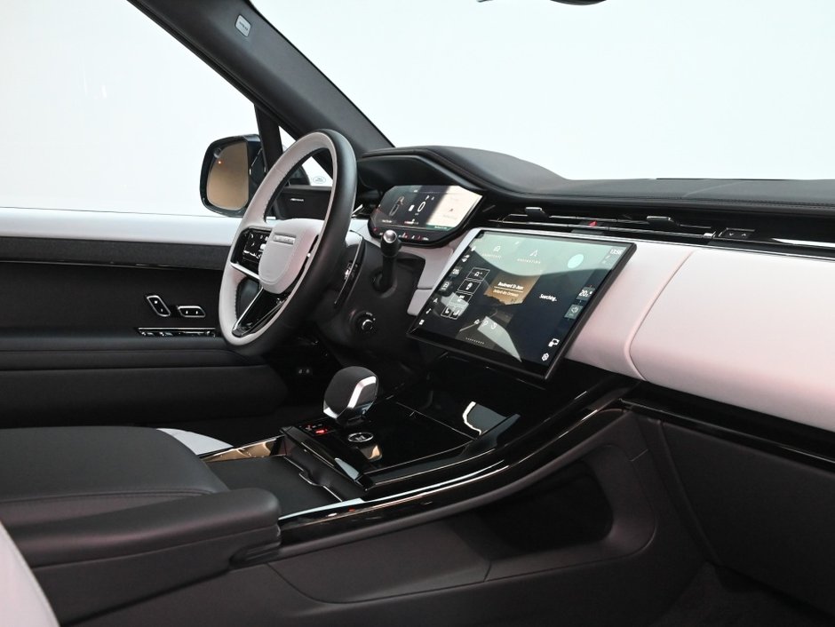 2025 Land Rover Range Rover Sport Dynamic SE-26