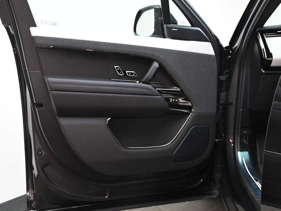 2025 Land Rover Range Rover Sport Dynamic SE-8