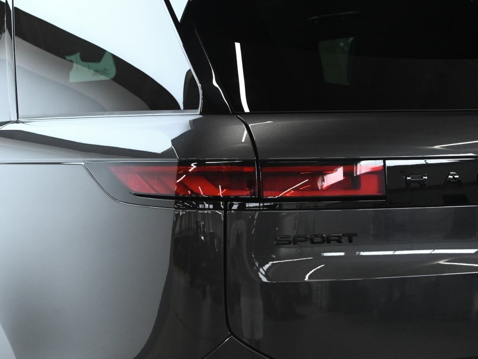 2025 Land Rover Range Rover Sport Dynamic SE-28
