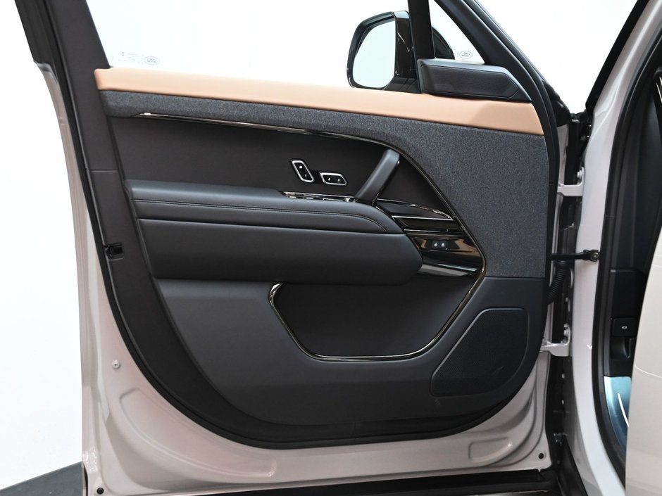 2026 Land Rover Range Rover Sport Dynamic HSE-32