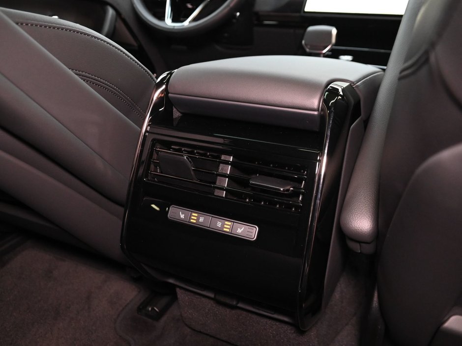 2026 Land Rover Range Rover Sport S-30