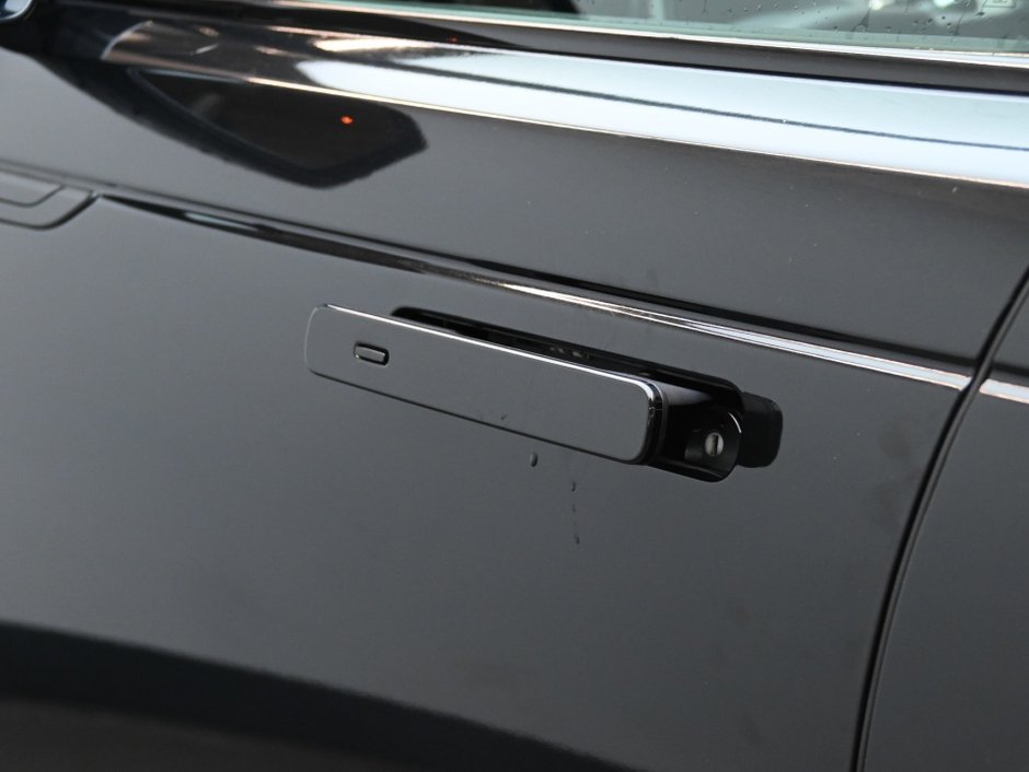 2022 Land Rover Range Rover Velar S-26