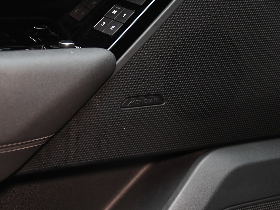 2022 Land Rover Range Rover Velar S-11