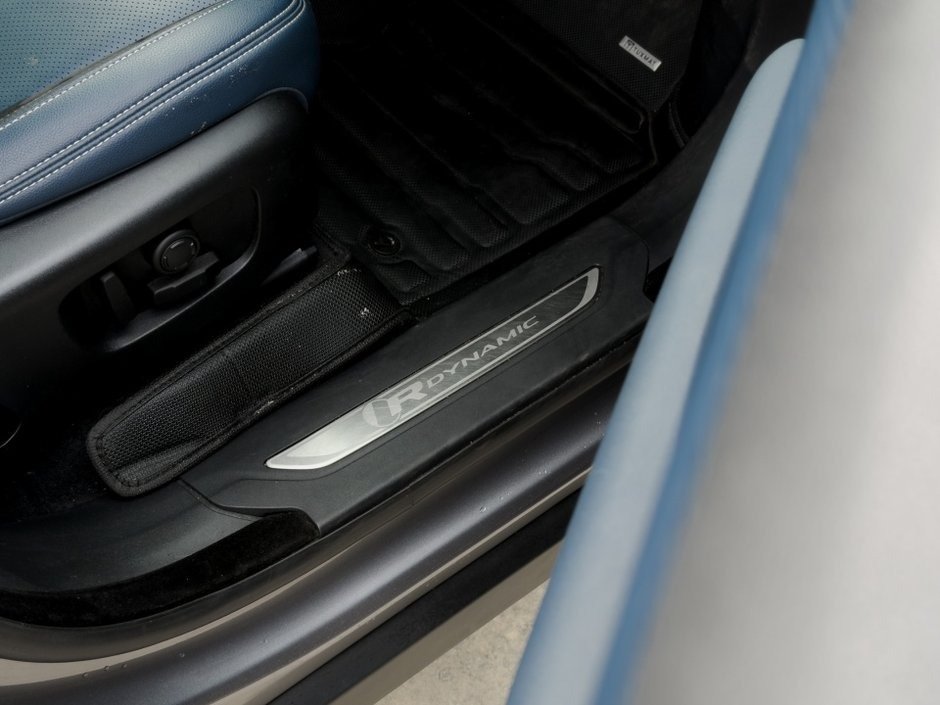 Land Rover Range Rover Velar R-Dynamic S 2023-25