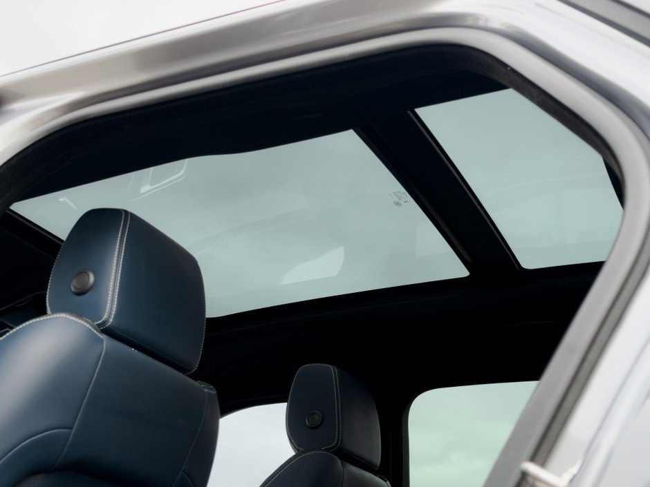 Land Rover Range Rover Velar R-Dynamic S 2023-21