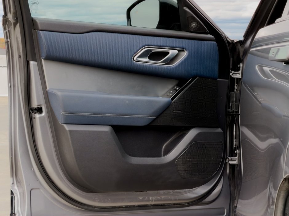 Land Rover Range Rover Velar R-Dynamic S 2023-8
