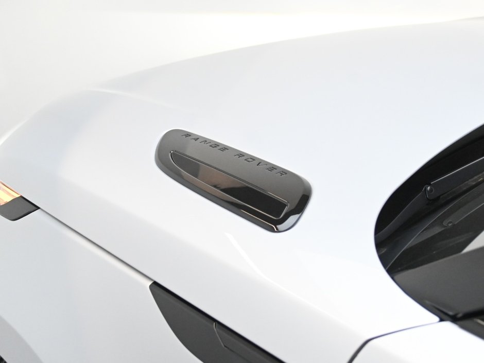2025 Land Rover Range Rover Velar Dynamic SE-28