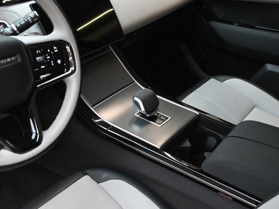 2025 Land Rover Range Rover Velar Dynamic SE-19