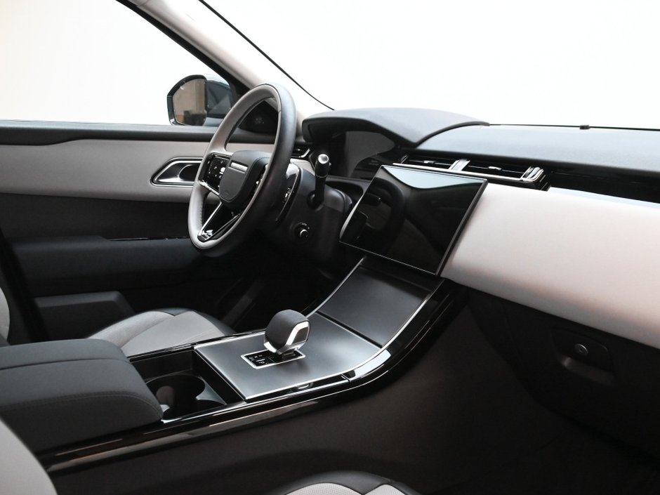 2025 Land Rover Range Rover Velar Dynamic SE-18
