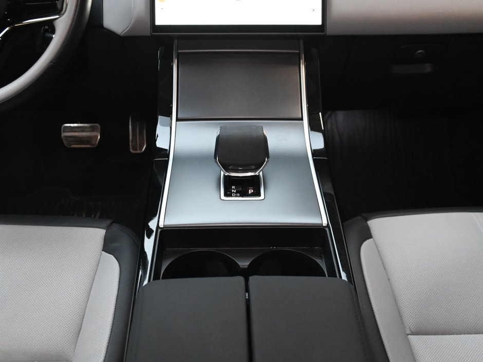 2025 Land Rover Range Rover Velar Dynamic SE-23