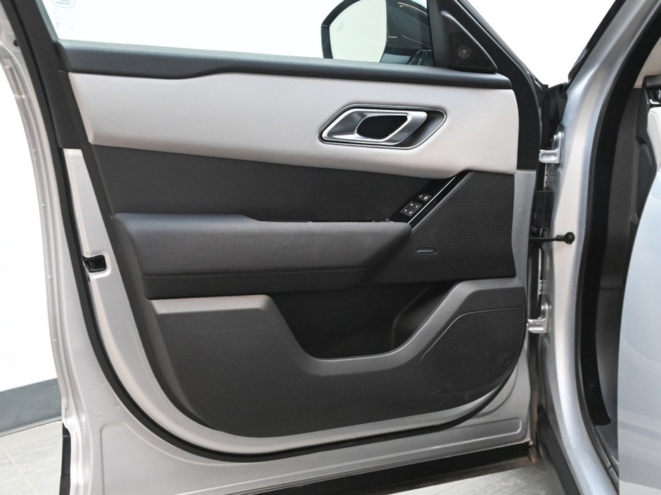 2025 Land Rover Range Rover Velar Dynamic SE-9
