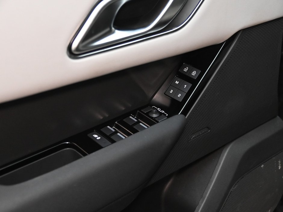 Land Rover Range Rover Velar Dynamic SE 2025-10