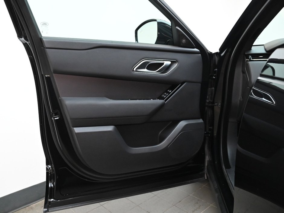 2025 Land Rover Range Rover Velar Dynamic SE-8