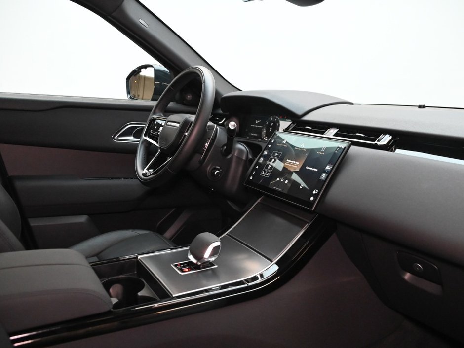 2025 Land Rover Range Rover Velar Dynamic SE-26