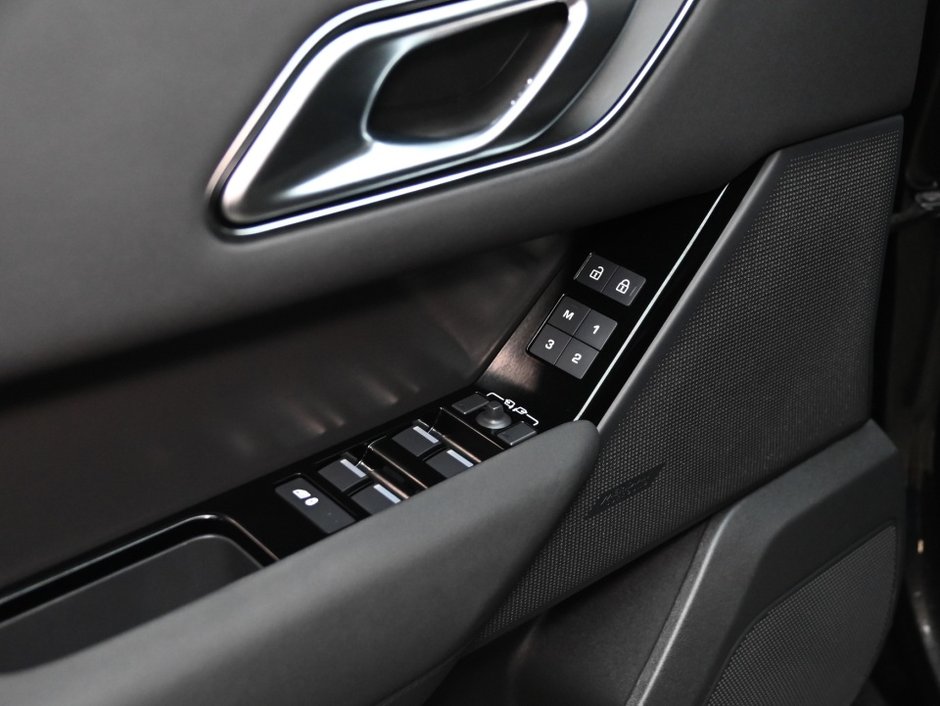 2025 Land Rover Range Rover Velar Dynamic SE-9