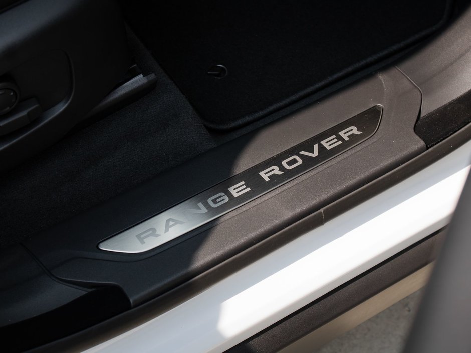 2026 Land Rover Range Rover Velar Dynamic SE-36