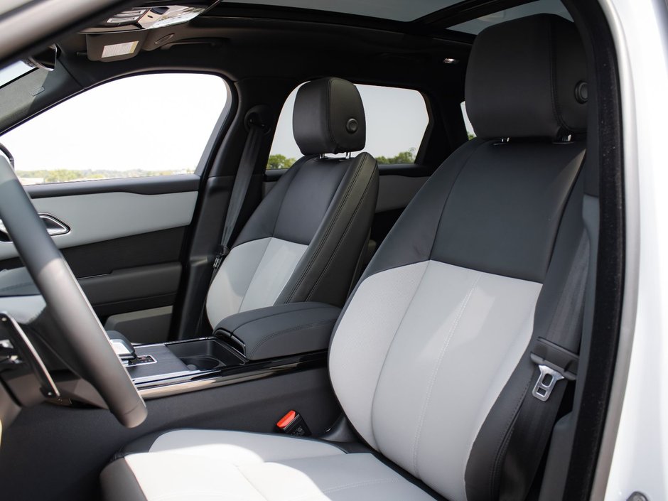 2026 Land Rover Range Rover Velar Dynamic SE-34