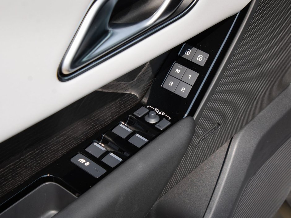 2026 Land Rover Range Rover Velar Dynamic SE-23