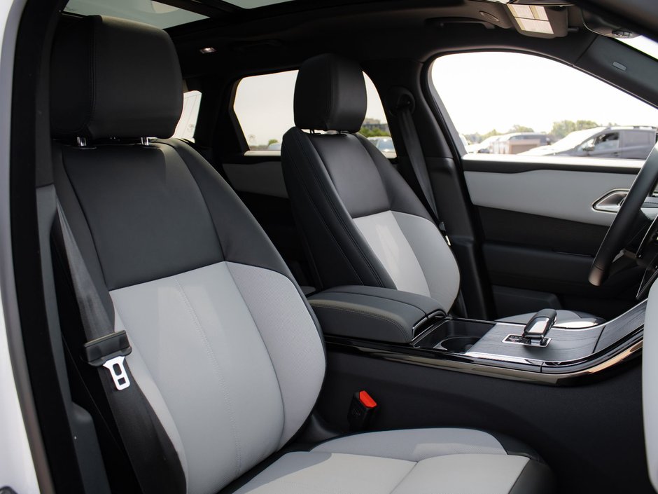 2026 Land Rover Range Rover Velar Dynamic SE-33