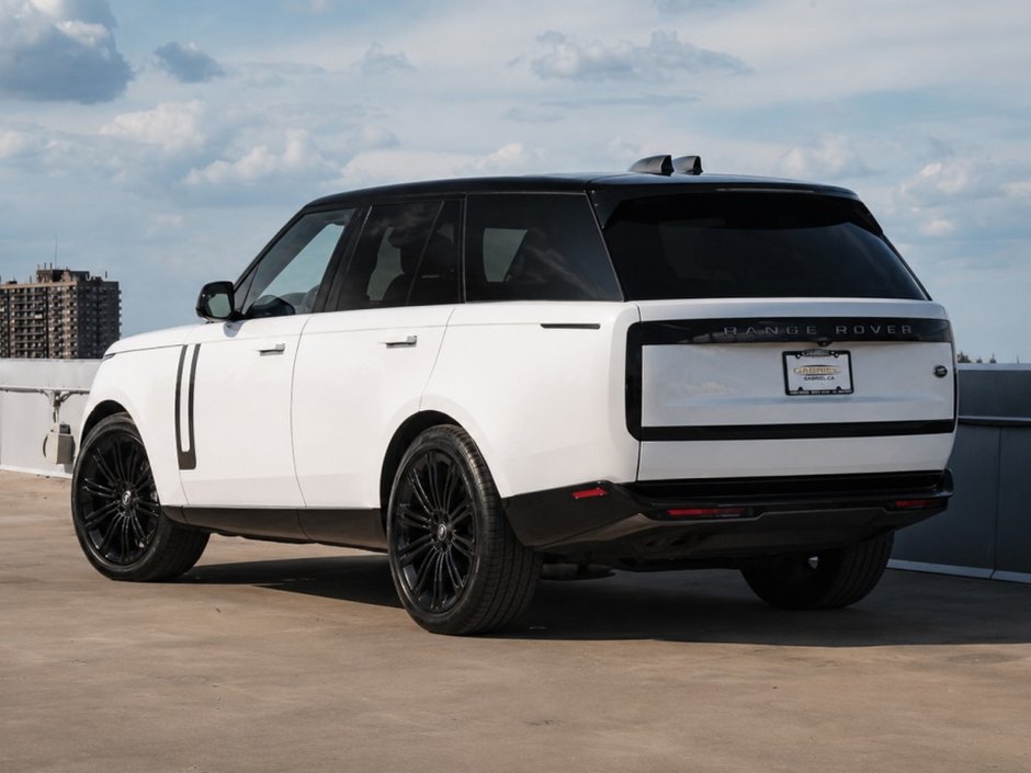 2023 Land Rover Range Rover SE-1