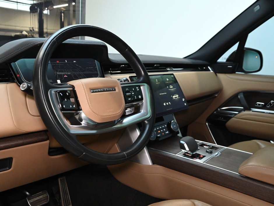 2023 Land Rover Range Rover SE-2
