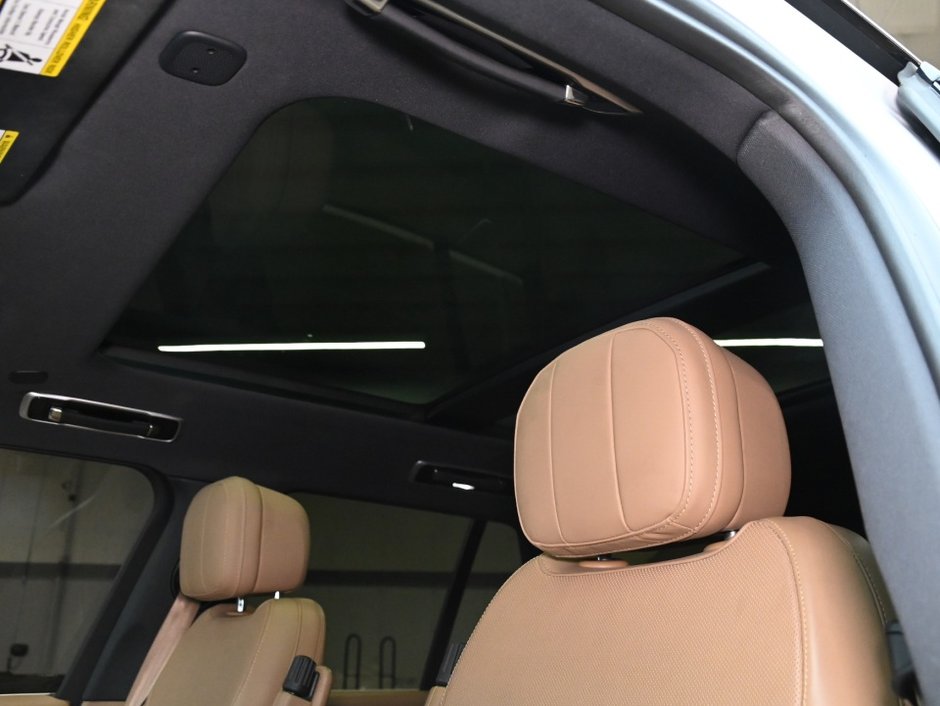 2023 Land Rover Range Rover SE-24