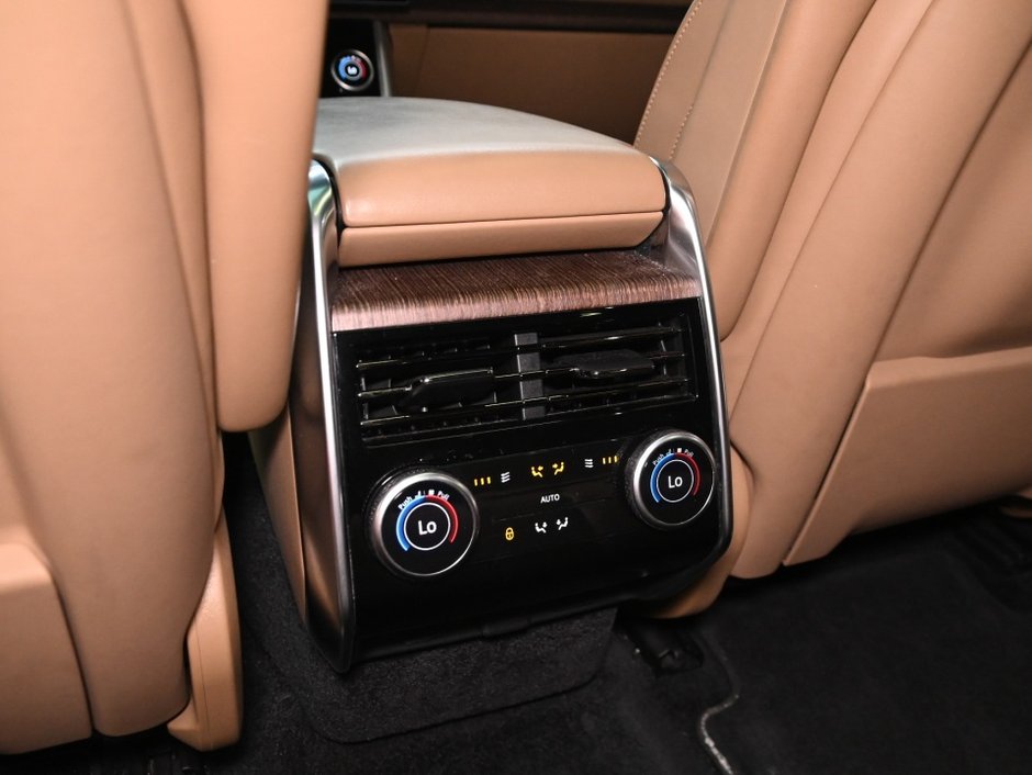 2023 Land Rover Range Rover SE-23