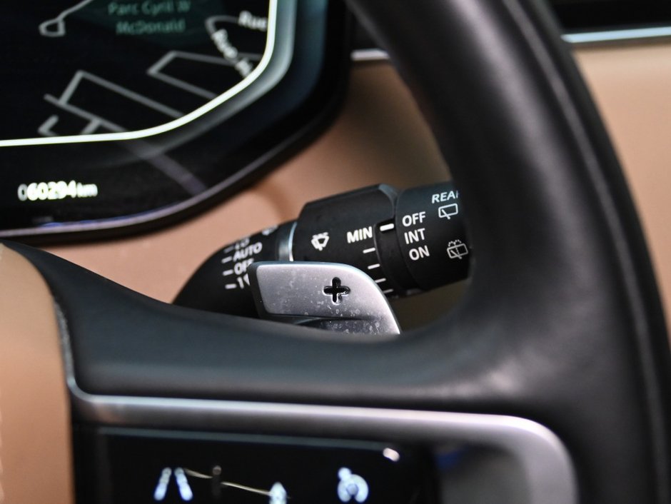 2023 Land Rover Range Rover SE-17