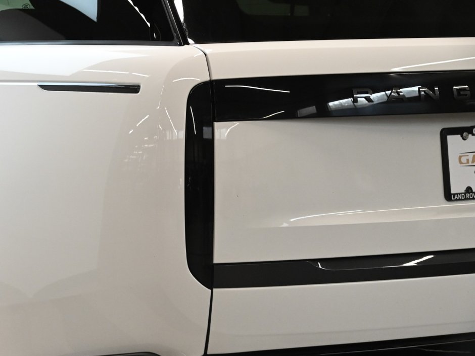2023 Land Rover Range Rover SE-29