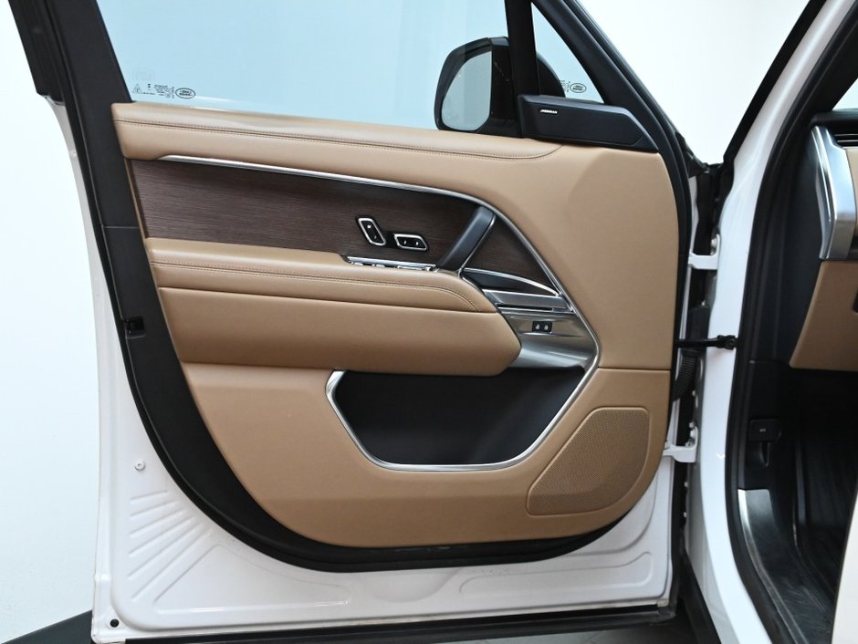 2023 Land Rover Range Rover SE-9