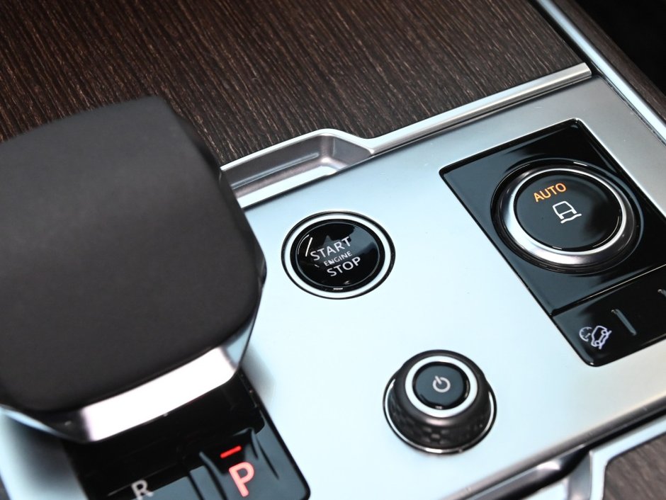 2023 Land Rover Range Rover SE-22