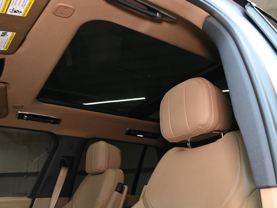2023 Land Rover Range Rover SE-23