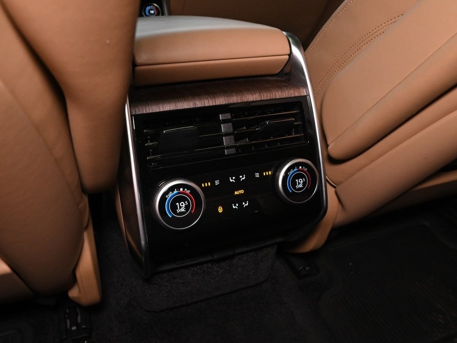 2023 Land Rover Range Rover SE-27
