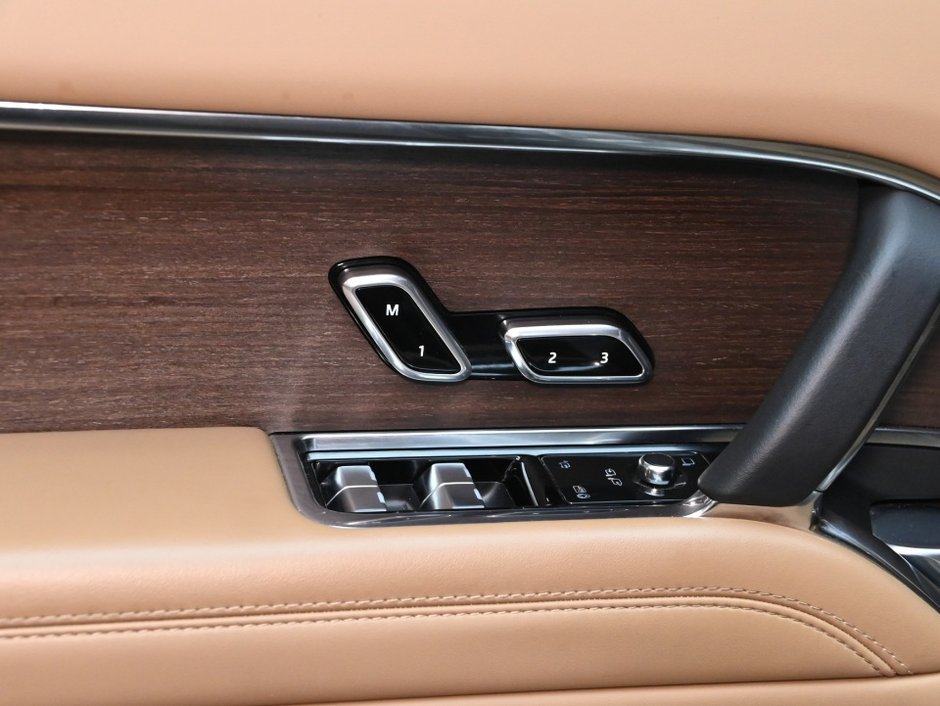 2023 Land Rover Range Rover SE-9