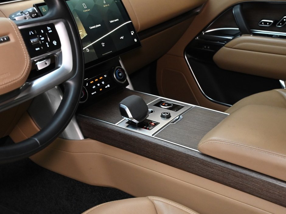 2023 Land Rover Range Rover SE-11