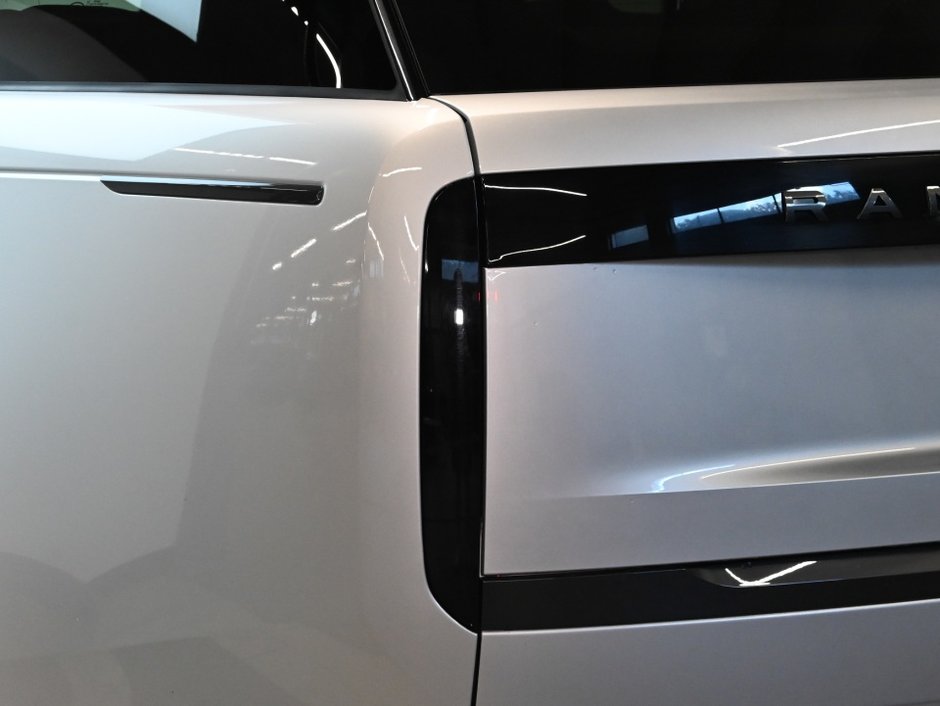 2023 Land Rover Range Rover SE-29