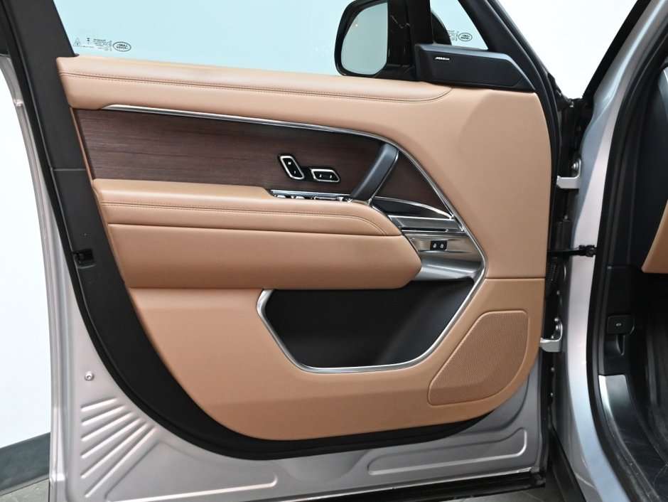 2023 Land Rover Range Rover SE-8