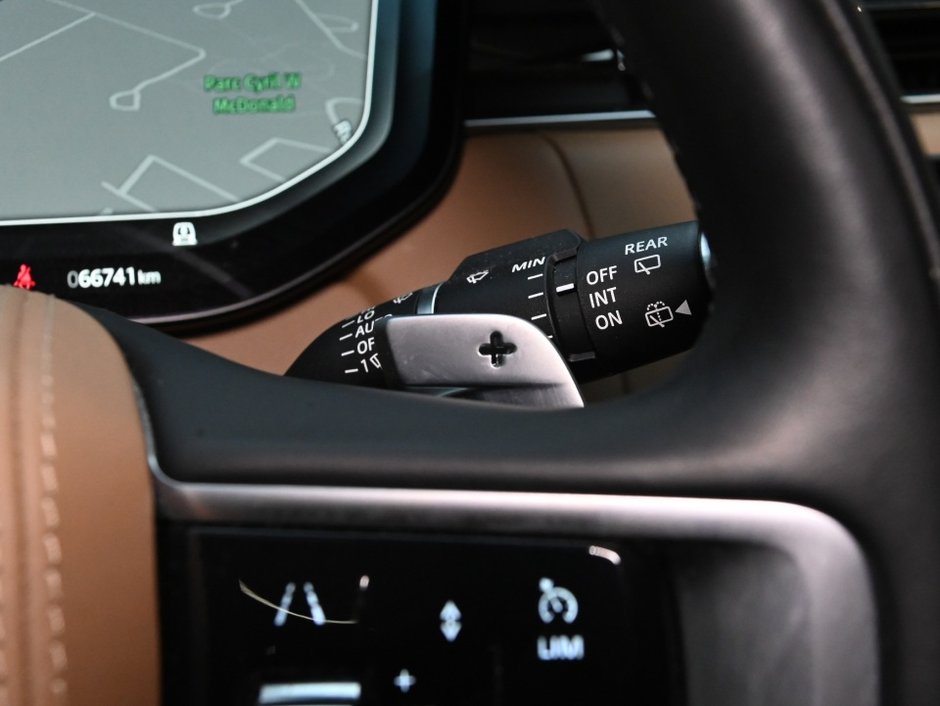2023 Land Rover Range Rover SE-17