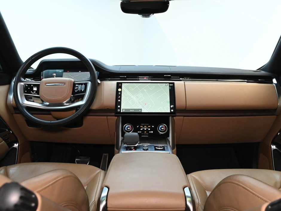 2023 Land Rover Range Rover SE-12