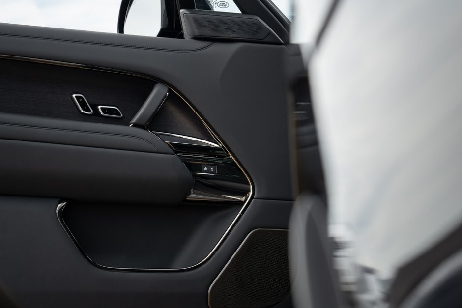 2023 Land Rover Range Rover SV-21