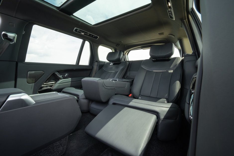 2023 Land Rover Range Rover SV-6