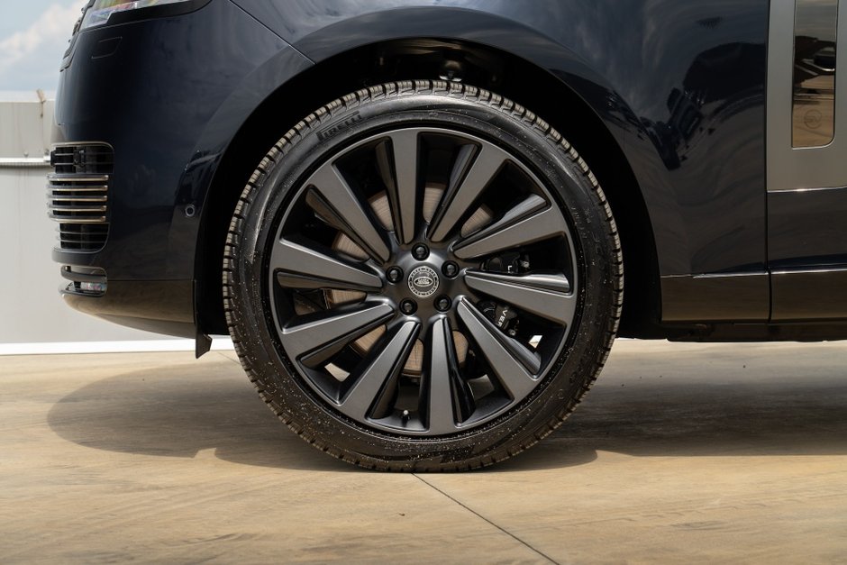 2023 Land Rover Range Rover SV-11