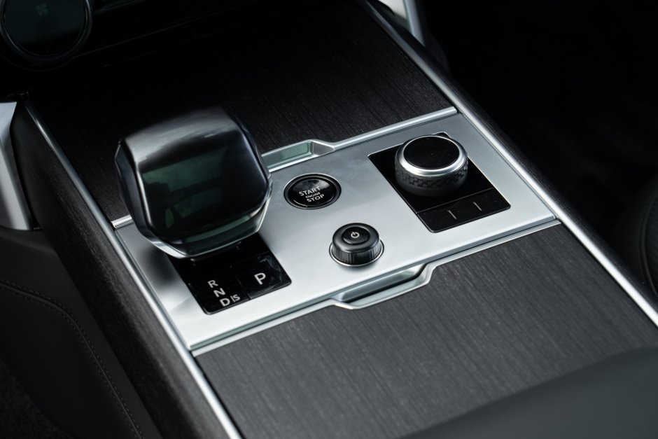 2023 Land Rover Range Rover SV-16